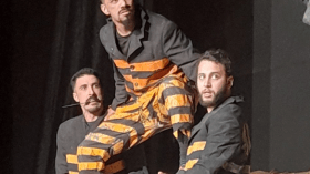 في ختام منافسة العروض لمسرح الفكاهة.. “الدلاطنة” صراع في قالب ساخر