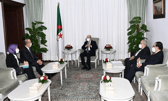 Le Président Tebboune reçoit le ministre turc des Affaires étrangères