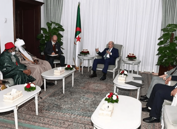 Le Président Tebboune reçoit des participants au colloque international sur l’Imam Al-Maghili