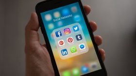 وسائل التواصل الاجتماعي: حرية تعبير أم وسائل تدمير؟