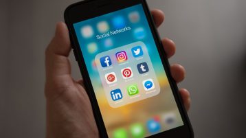 وسائل التواصل الاجتماعي: حرية تعبير أم وسائل تدمير؟