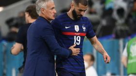 من القمة إلى القاع.. 2022 العام الأغرب في مسيرة كريم بنزيما