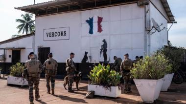 Après leur retrait du Mali, les derniers militaires français quittent la Centrafrique
