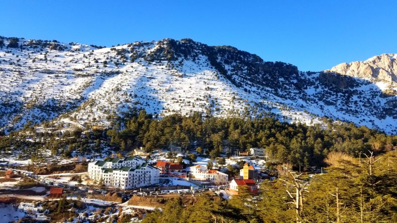 أحوال الطقس ليوم الجمعة: أمطار بولايات غربية وثلوج على بعض القمم