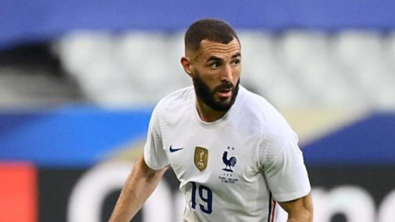 تواطؤ طبيب منتخب فرنسا وجهاز التدريب لِإبعاد بن زيمة عن المونديال