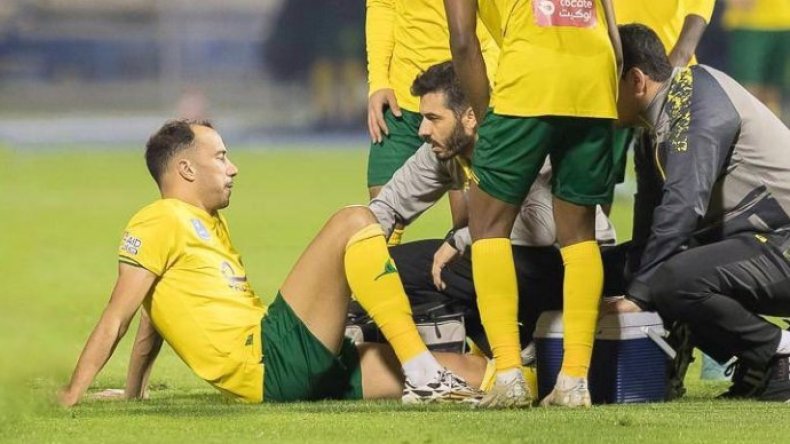 بِالفيديو: بلعمري يذرف دموعًا بعد تعرّضه لِإصابة في عيد ميلاده