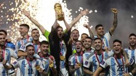 طباعة ورقة نقدية أرجنتينية بِصورة ميسي وزملائه أبطال العالم