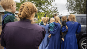 يؤمن بتعدد الزوجات.. هذه قصة مدعي النبوة الأمريكي الذي تزوج بـ 20 فتاة!