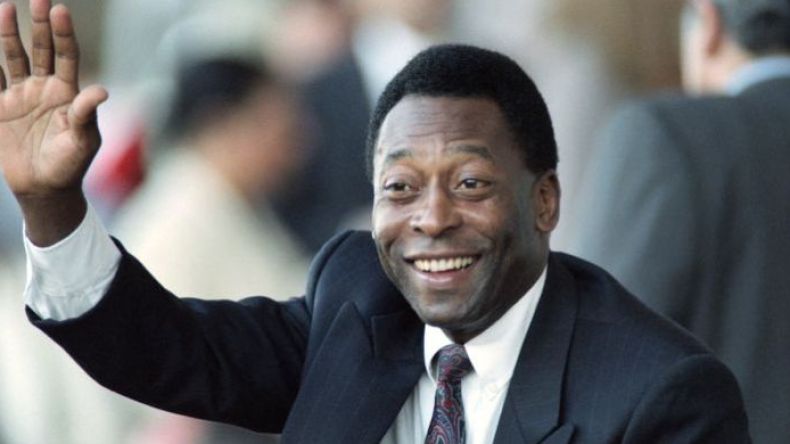 محرز يتعاطف مع أسرة “بيليه”