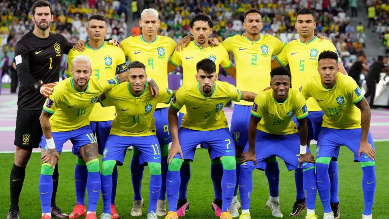 هذه حقيقة رشق حافلة المنتخب البرازيلي بالحجارة بعد العودة من المونديال