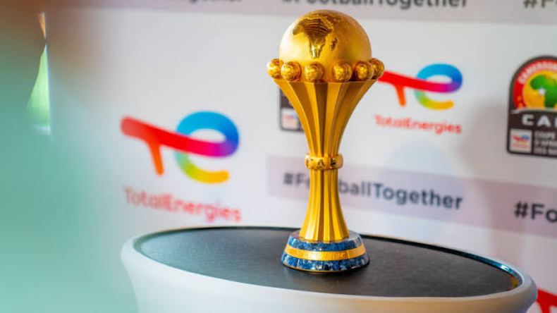 قضية الفصل في هوية مستضيف كان 2025.. وزير الرياضة يعلّق