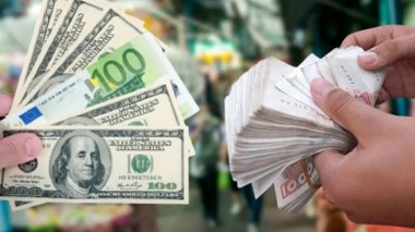 An Unprecedented Year for the Dinar Against the Dollar and the Euro in Banks