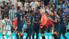 200 ألف فرنسي يُطالبون بِإعادة نهائي المونديال!