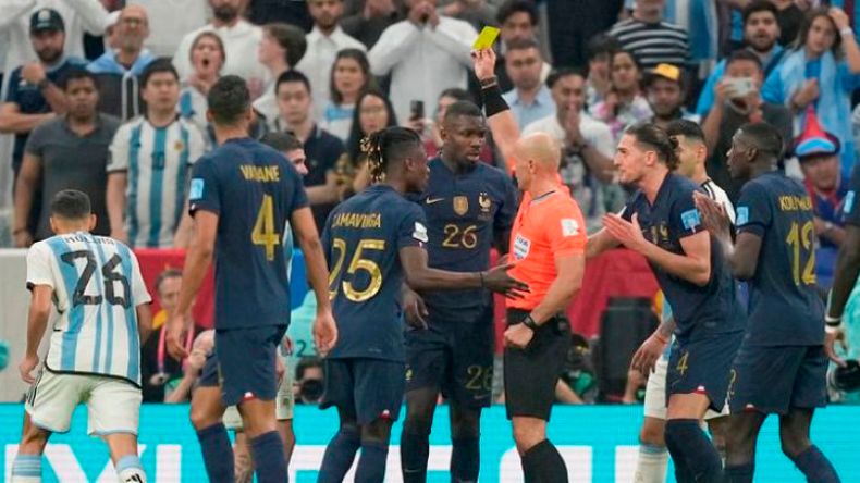 200 ألف فرنسي يُطالبون بِإعادة نهائي المونديال!