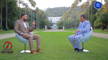 البوصلة | البروفيسور بكيس يكشف عن طريقة جديدة للتشجيع !!!