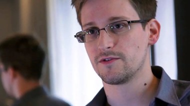 Le lanceur d’alerte US Edward Snowden a reçu son passeport russe