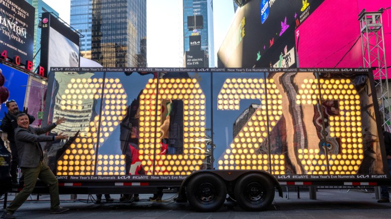 ليست نيوزيلندا.. هذه أول دولة تستقبل العام الجديد 2023