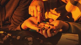 زوجات يفشلن في استعادة مشاعر الشريك واهتمامه