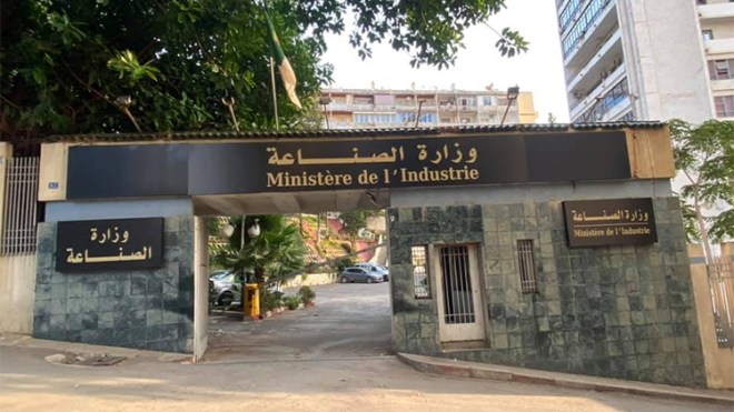 التكفل بانشغالات 1808 متعامل اقتصادي خلال شهرين