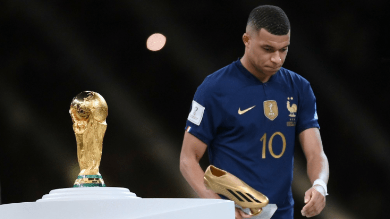 مبابي يعلّق على احتفال حارس الأرجنتين