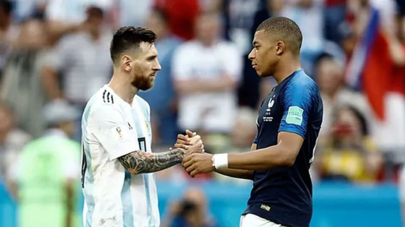  ميسي ومبابي وبن زيمة على رأس التشكيل المثالي لعام 2022