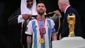 عرض بمليون دولار لميسي مقابل بشت التتويج