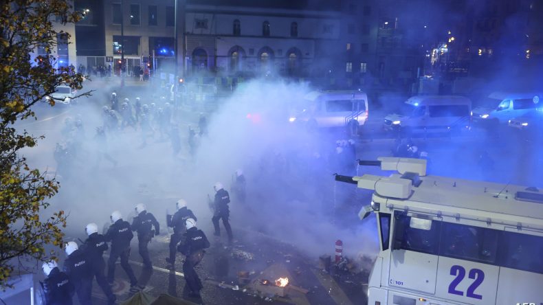 بالفيديو.. أعمال شغب واشتباكات في مدن فرنسية بعد خسارة كأس العالم