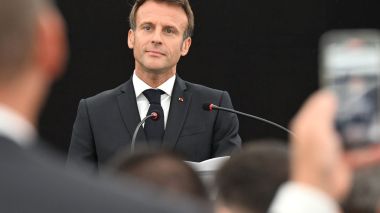Immigration ferme: Macron favorise le renvoi de personnes en situation irrégulière