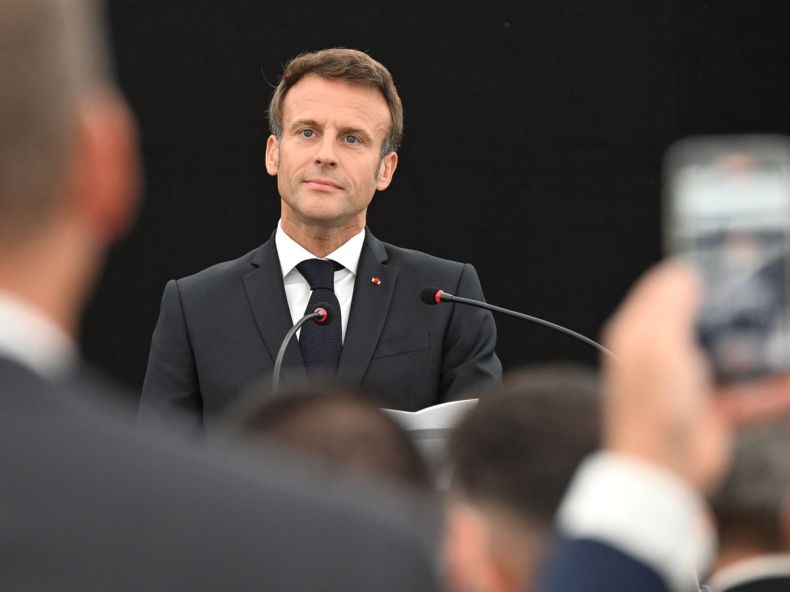 Immigration ferme: Macron favorise le renvoi de personnes en situation irrégulière