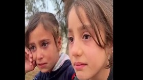 بالفيديو.. طفلة سورية تبكي من البرد والجوع تهز دموعها الشبكات