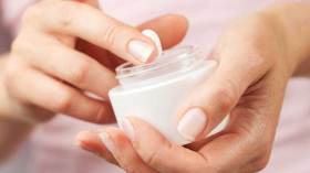 أمريكية تفقد بصرها بسبب كريمات تبييض البشرة