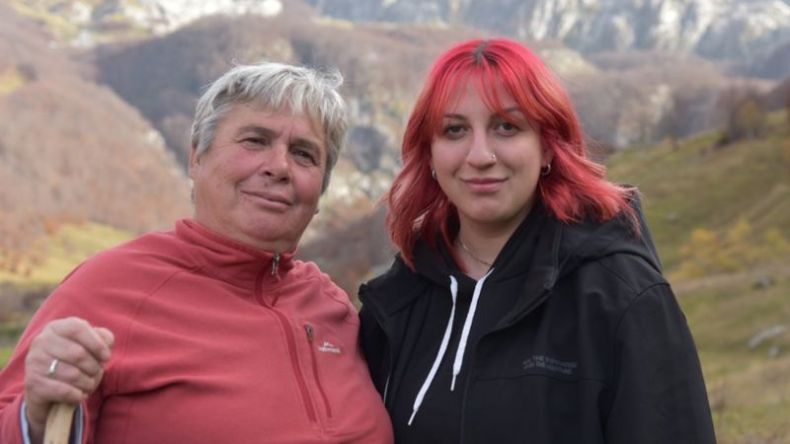 يتعهدن بالتخلي عن الأنوثة ويعشن كالرجال.. هذه قصة “العذراوات المحلّفَات”!