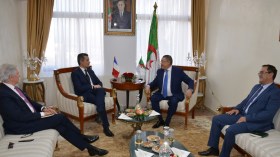 إبراهيم مراد يجري محادثات مع نظيره الفرنسي  