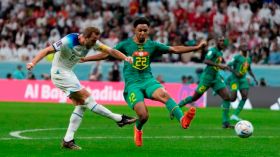 بطل إفريقيا “يختنق” ويخرج من الباب الضيّق