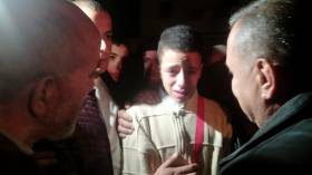 بعد وفاة والدته بإسطنبول.. الطفل عمار يعود إلى الجزائر ووالي تبسة يتعهد بإنصافه