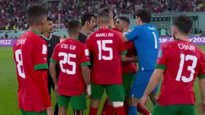 المدافع المغربي حكيمي كاد يعتدي على رئيس”الفيفا”