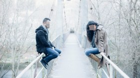 الرجل غير المتاح عاطفيا.. كيف تدفعينه إلى الانفتاح على حبك؟