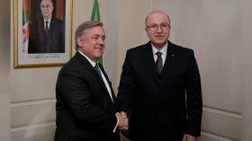 الوزير الأول يلتقي رؤساء شركات أمريكية وأعضاء في الكونغرس