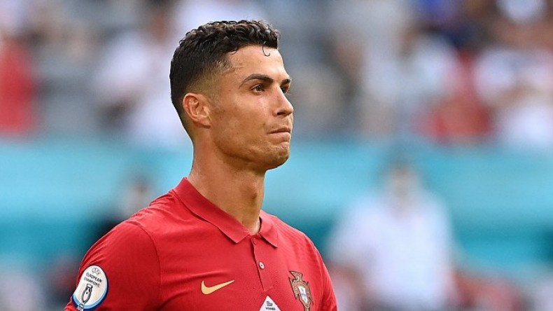 هل يُزامل رونالدو بونجاح؟