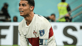 “الفيفا” يتفاعل مع دموع كريستيانو ويمنحه وداعا خاصا