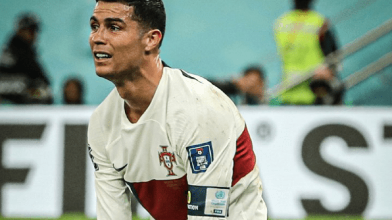 “الفيفا” يتفاعل مع دموع كريستيانو ويمنحه وداعا خاصا