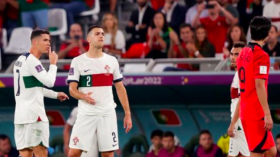 رونالدو يُطفئ الجدل ويُوضّح ما تفوّه به عند استبداله