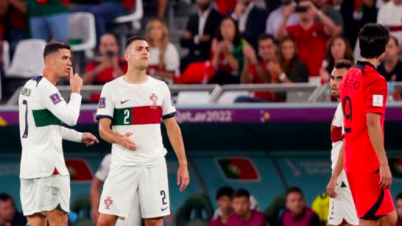 رونالدو يُطفئ الجدل ويُوضّح ما تفوّه به عند استبداله