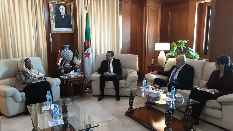 مباحثات جزائرية-سودانية للاستثمار في انتاج الكهرباء والمنتجات البترولية
