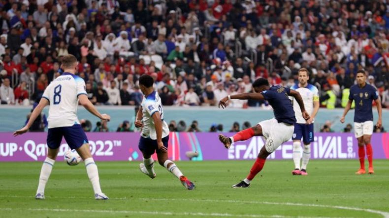 بطل العالم على بُعد مُقابلتَين فقط من الاحتفاظ بِلقبه