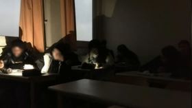 فرنسا.. فيديو لطلبة يدرسون في البرد والظلام يحدث ضجة