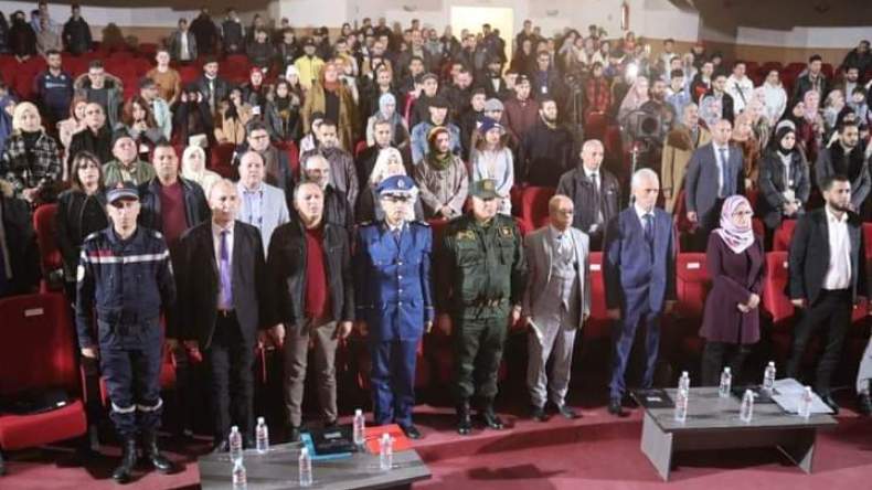 افتتاح المهرجان الوطني لمسرح الفكاهة بالمدية في دورته13