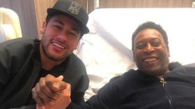 بيليه ينصح نيمار الذي يرغب في الاعتزال الدولي