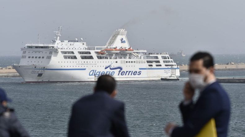 اقتناء سفينتين وكراء باخرة لتعزيز أسطول النقل البحري للمسافرين