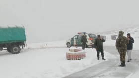 عبر 5 ولايات.. 17 طريقا مقطوعة بسبب الثلوج